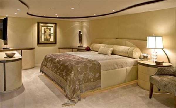 Sterling Yachts Triumphant Lady Master Stateroom