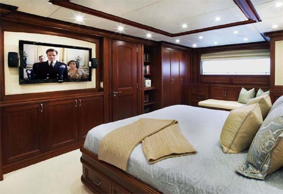 98 Inace Yachts Boundless Master Stateroom