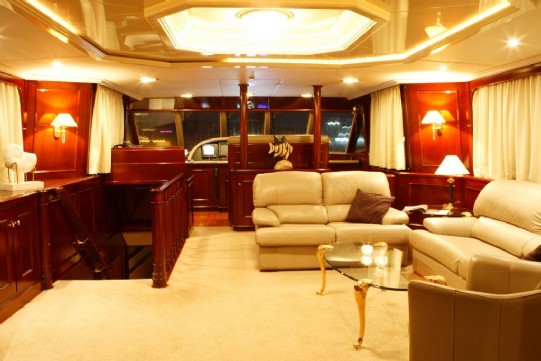 Motor Yacht Sky Lounge